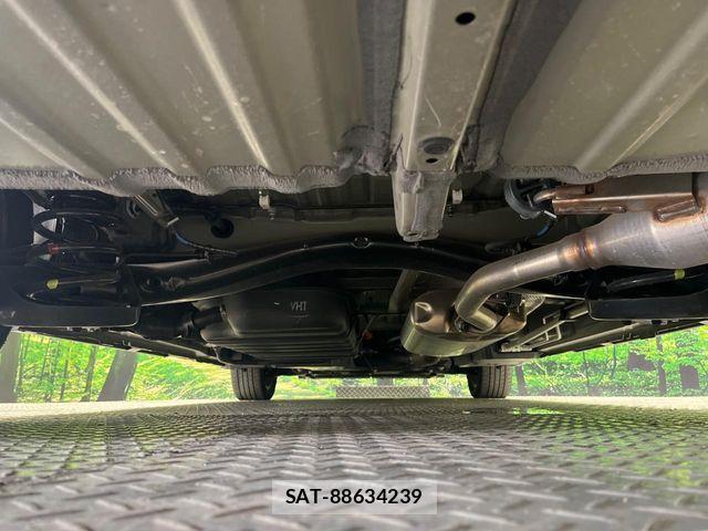 Toyota VOXY HYBRID 2022-07 7621276-19