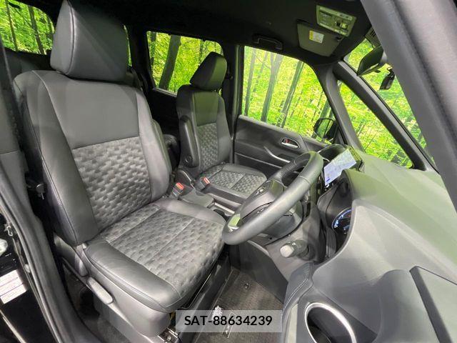 Toyota VOXY HYBRID 2022-07 7621276-7