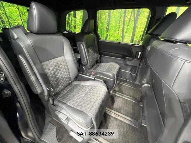 Toyota VOXY HYBRID 2022-07 7621276-8