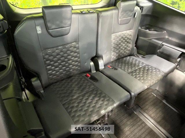 Toyota VOXY HYBRID 2023-11 7621283-9