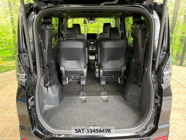 Toyota VOXY HYBRID 2023-11 7621283-10