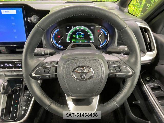 Toyota VOXY HYBRID 2023-11 7621283-11