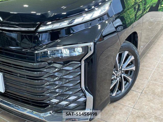 Toyota VOXY HYBRID 2023-11 7621283-12