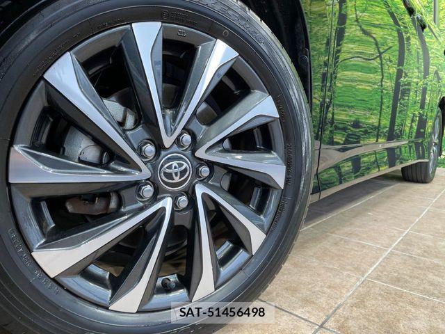 Toyota VOXY HYBRID 2023-11 7621283-13