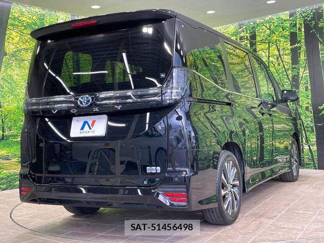 Toyota VOXY HYBRID 2023-11 7621283-16