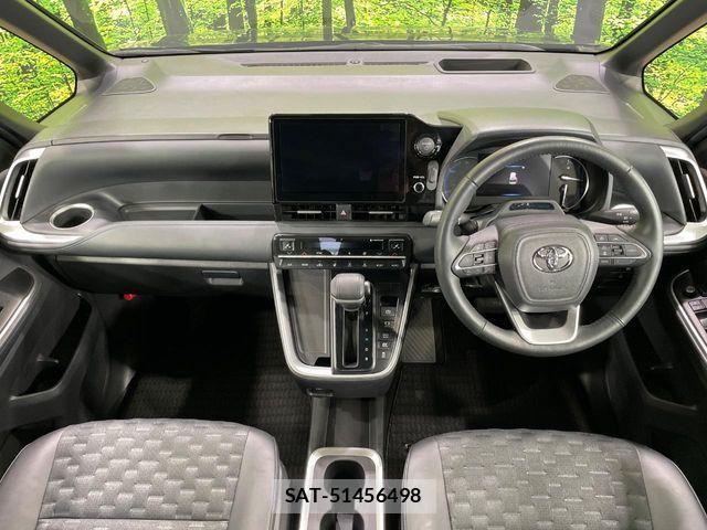 Toyota VOXY HYBRID 2023-11 7621283-1