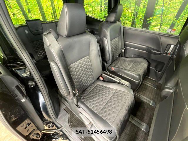 Toyota VOXY HYBRID 2023-11 7621283-8