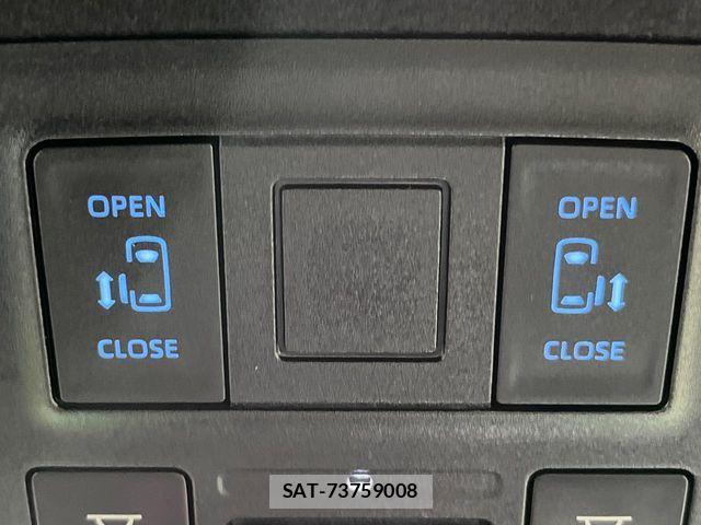 Toyota VOXY HYBRID 2023-06 7621274-3