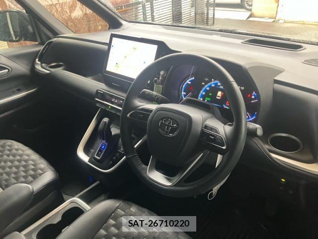 Toyota VOXY HYBRID 2024-08 7621277-13