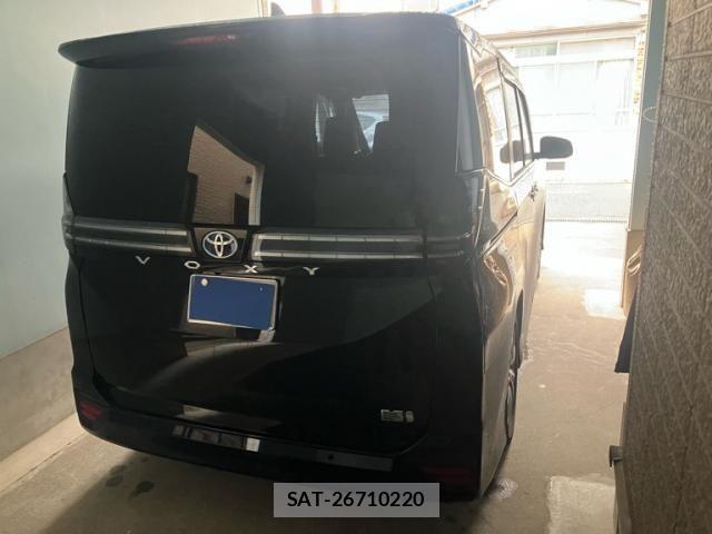 Toyota VOXY HYBRID 2024-08 7621277-2