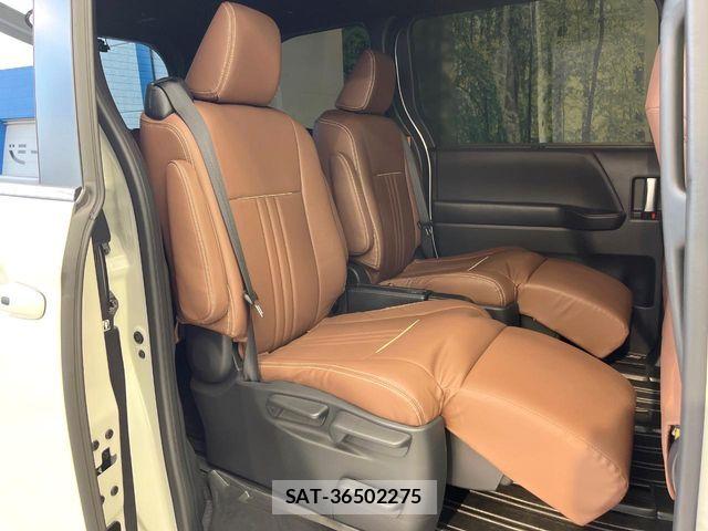 Toyota VOXY HYBRID 2025-06 7621275-8