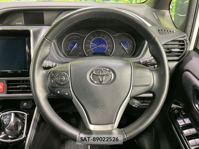 Toyota VOXY HYBRID 2021-04 7621294-10