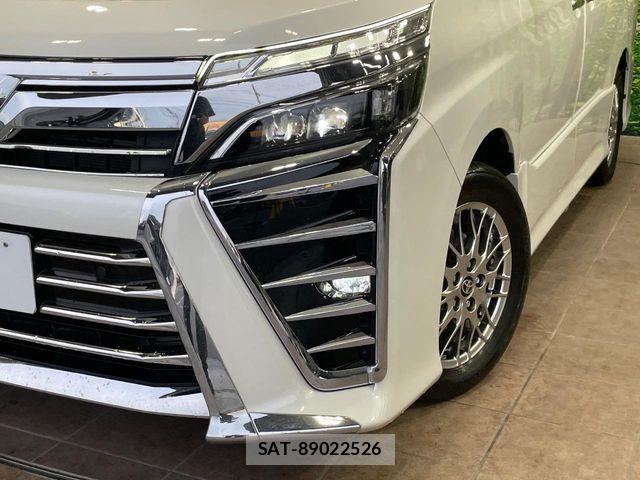 Toyota VOXY HYBRID 2021-04 7621294-12