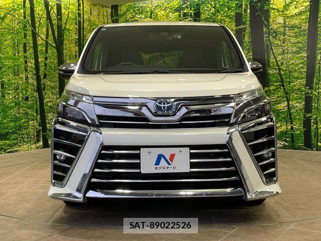 Toyota VOXY HYBRID 2021-04 7621294-14