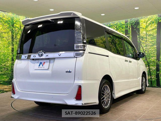 Toyota VOXY HYBRID 2021-04 7621294-17