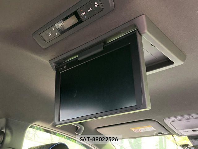Toyota VOXY HYBRID 2021-04 7621294-2