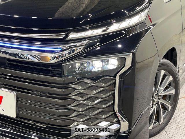Toyota VOXY HYBRID 2025-02 7621265-11