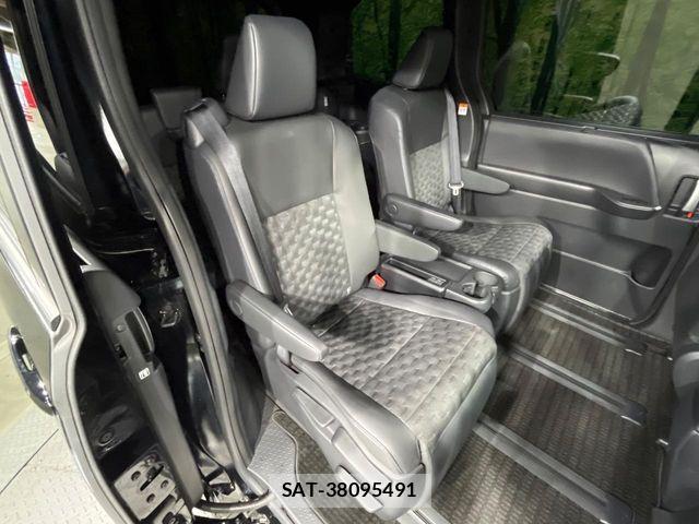 Toyota VOXY HYBRID 2025-02 7621265-8