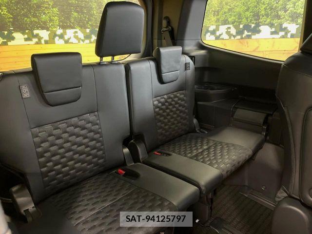Toyota VOXY HYBRID 2023-09 7621279-12