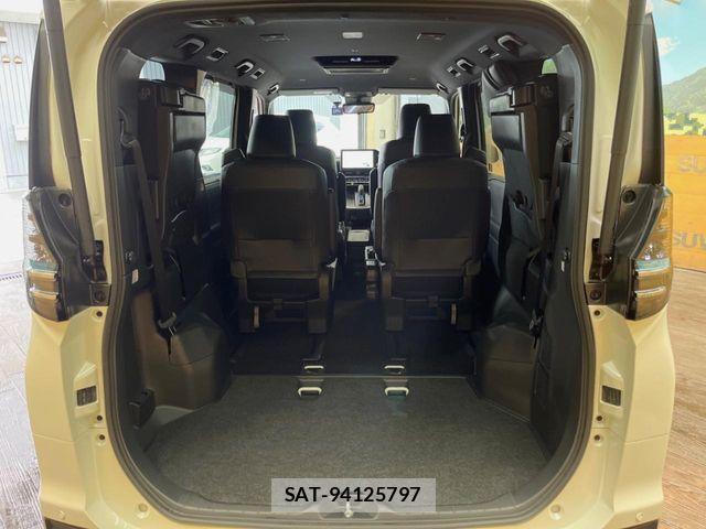 Toyota VOXY HYBRID 2023-09 7621279-13