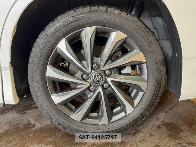 Toyota VOXY HYBRID 2023-09 7621279-16
