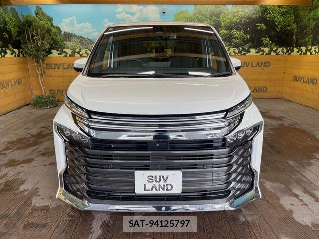 Toyota VOXY HYBRID 2023-09 7621279-17