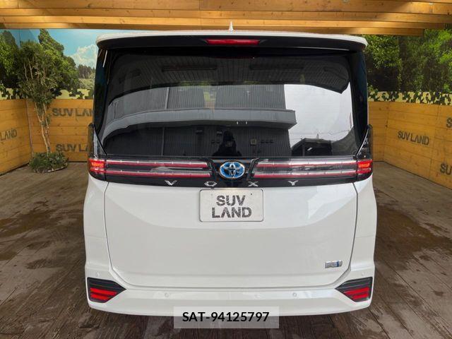 Toyota VOXY HYBRID 2023-09 7621279-18