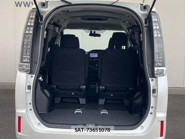 Toyota VOXY HYBRID 2014-02 7621308-11
