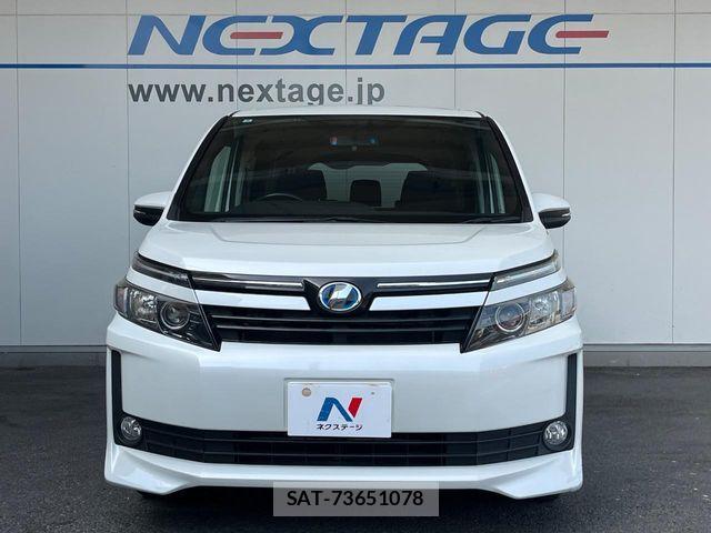 Toyota VOXY HYBRID 2014-02 7621308-14