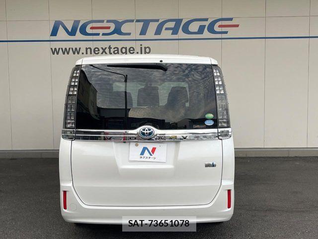 Toyota VOXY HYBRID 2014-02 7621308-15
