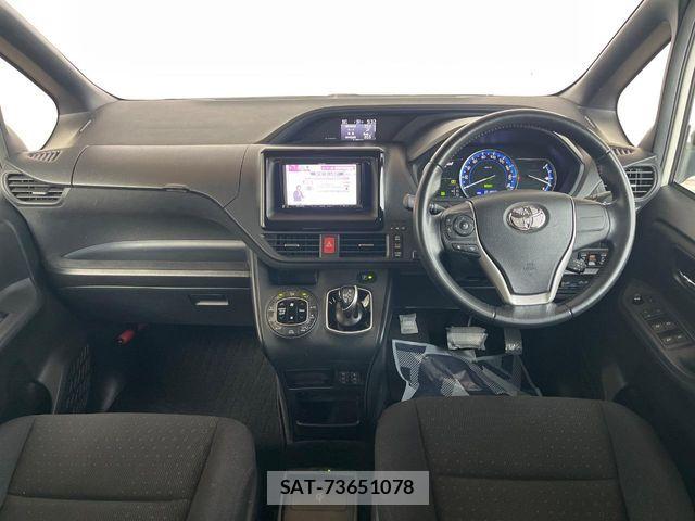 Toyota VOXY HYBRID 2014-02 7621308-1