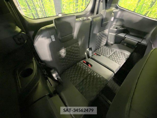Toyota VOXY HYBRID 2022-10 7621278-9