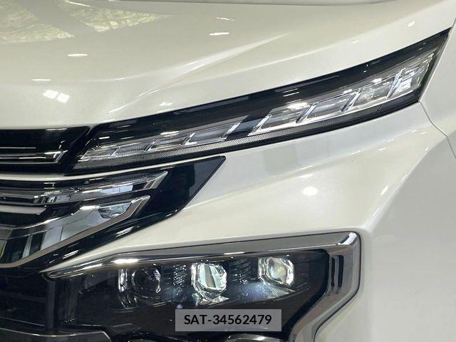 Toyota VOXY HYBRID 2022-10 7621278-12