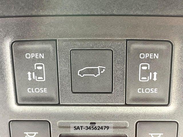 Toyota VOXY HYBRID 2022-10 7621278-4