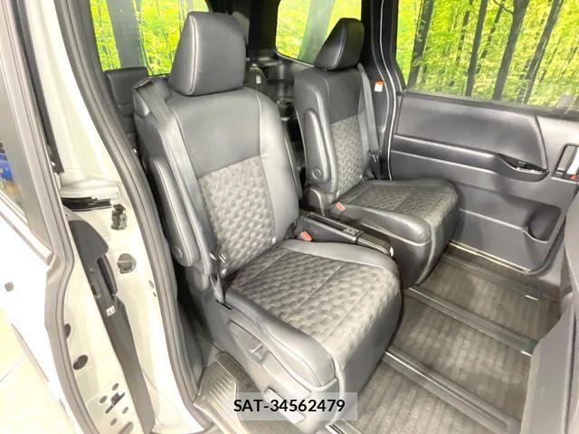 Toyota VOXY HYBRID 2022-10 7621278-7
