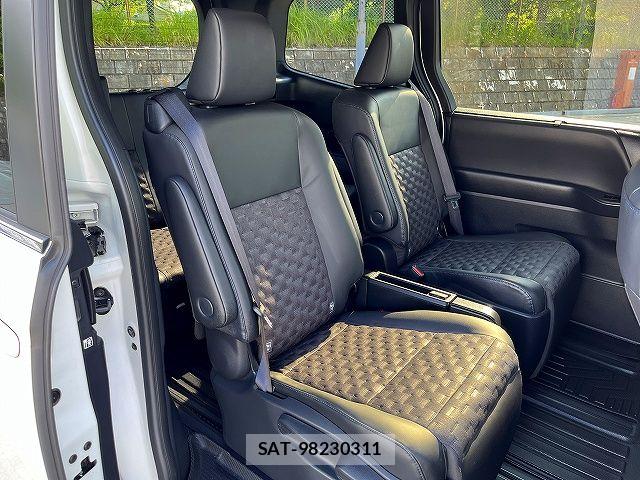 Toyota VOXY HYBRID 2025-01 7621273-9