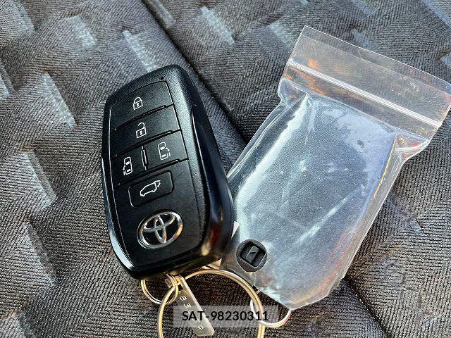 Toyota VOXY HYBRID 2025-01 7621273-11