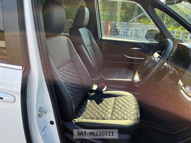 Toyota VOXY HYBRID 2025-01 7621273-3