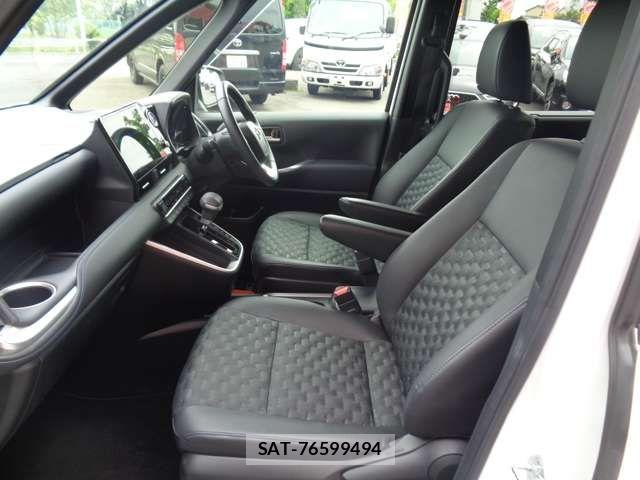 Toyota VOXY HYBRID 2023-10 7621282-9