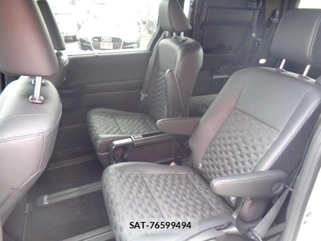 Toyota VOXY HYBRID 2023-10 7621282-10