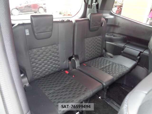 Toyota VOXY HYBRID 2023-10 7621282-13