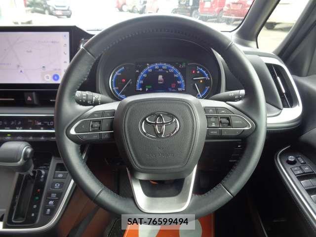 Toyota VOXY HYBRID 2023-10 7621282-15