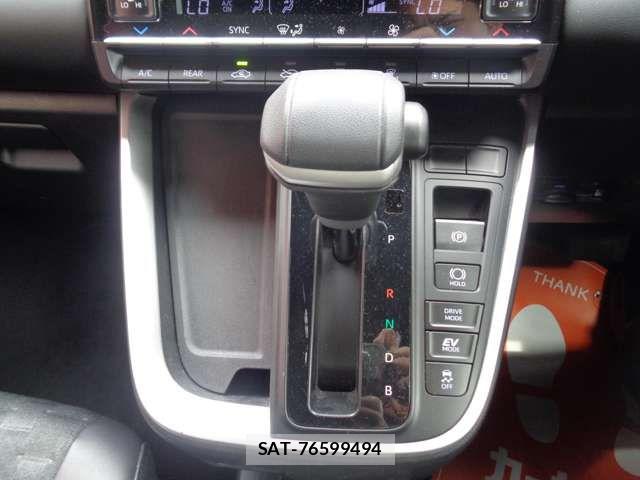 Toyota VOXY HYBRID 2023-10 7621282-16