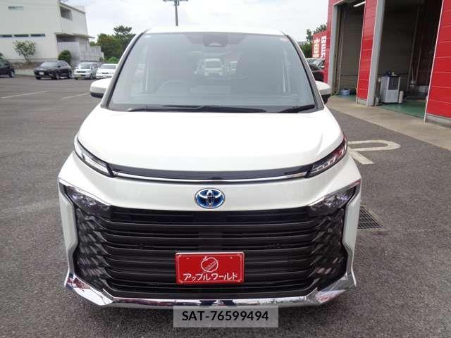 Toyota VOXY HYBRID 2023-10 7621282-1
