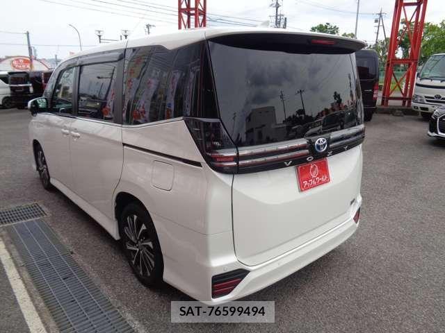 Toyota VOXY HYBRID 2023-10 7621282-5