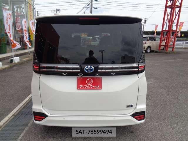Toyota VOXY HYBRID 2023-10 7621282-6