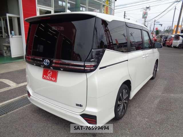 Toyota VOXY HYBRID 2023-10 7621282-7