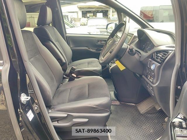 Toyota VOXY HYBRID 2021-06 7621292-17