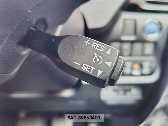 Toyota VOXY HYBRID 2021-06 7621292-19