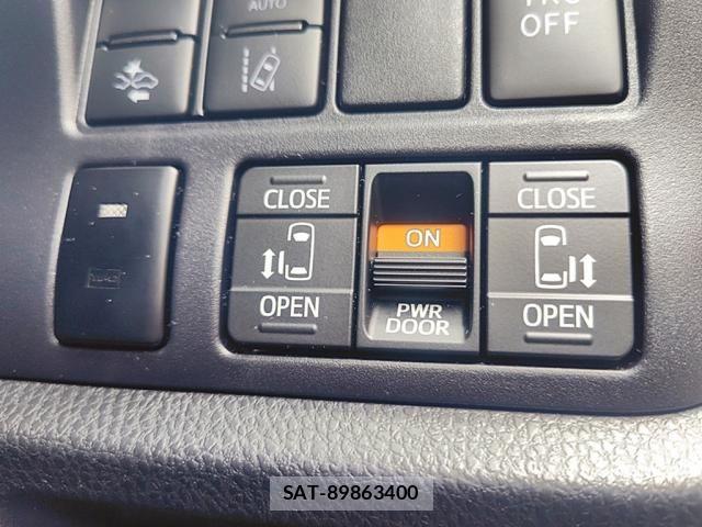 Toyota VOXY HYBRID 2021-06 7621292-21